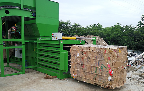 半自動臥式打包機