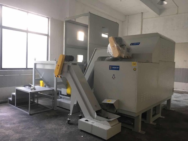 浙江某汽車零部件公司定制鐵屑壓餅機案例