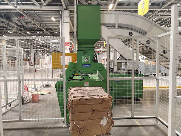 華晨寶馬全自動(dòng)臥式廢紙盒打包線定制案例 華晨寶馬全自動(dòng)臥式廢紙盒打包線定制案例