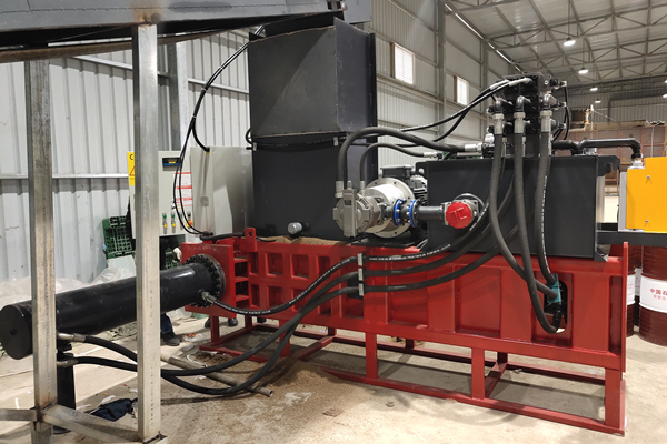 福建某菌業公司定制秸稈套袋機案例