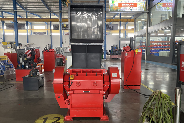 蘇州某橡塑公司定制塑料破碎機(jī)案例 蘇州某橡塑公司定制塑料破碎機(jī)案例