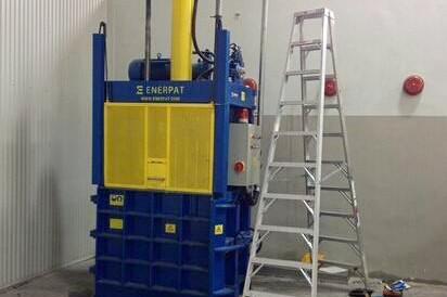 上海某船舶公司定制船用壓縮機(jī)案例 上海某船舶公司定制船用壓縮機(jī)案例