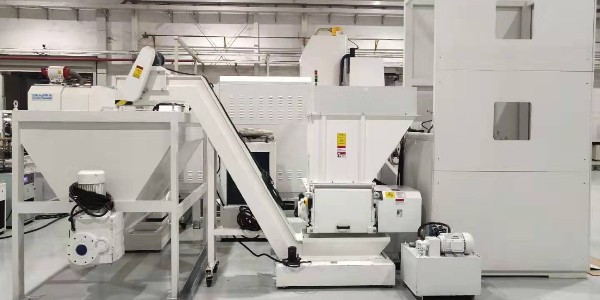 東莞某五金制品公司定制金屬屑壓餅機案例