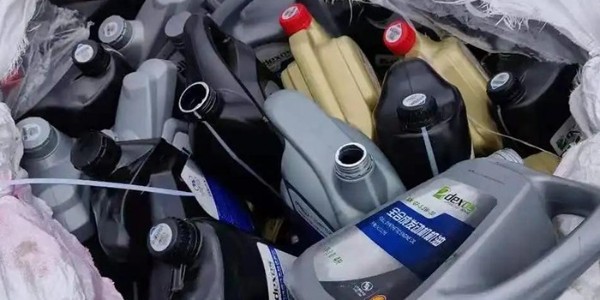 廢機油壺回收處理風險大？廢機油壺破碎清洗線解決危廢殘留難題