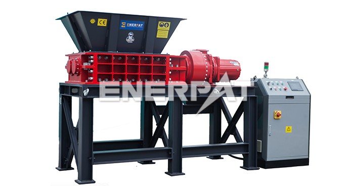 工業(yè)廢品撕碎機(jī)