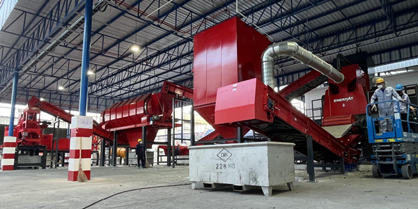 交付現(xiàn)場(chǎng)|全球知名再生鋁集團(tuán)泰國(guó)生產(chǎn)基地大型“錘擊式破碎分選線(xiàn)”成功交付 交付現(xiàn)場(chǎng)|全球知名再生鋁集團(tuán)泰國(guó)生產(chǎn)基地大型“錘擊式破碎分選線(xiàn)”成功交付