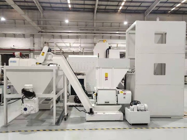 廣州某鋁合金壓鑄公司定制鋁屑壓餅機案例