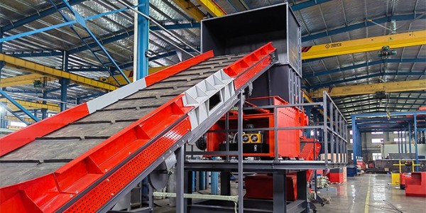 大型塑料粉碎機多少錢一臺？<i style='color:red'>塑料破碎</i>機設備哪家好？