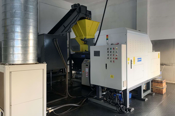 天津某閥門制造公司定制鐵屑壓餅機案例 天津某閥門制造公司定制鐵屑壓餅機案例