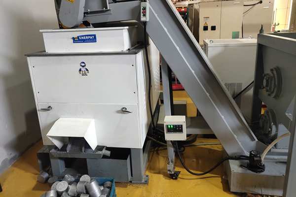 福州某鋁業公司定制鋁屑壓餅機案例 福州某鋁業公司定制鋁屑壓餅機案例