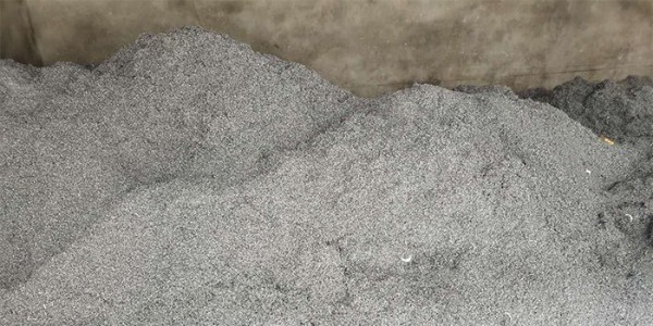 鐵屑堆積怎么處理？鐵屑壓餅機為你解難題！