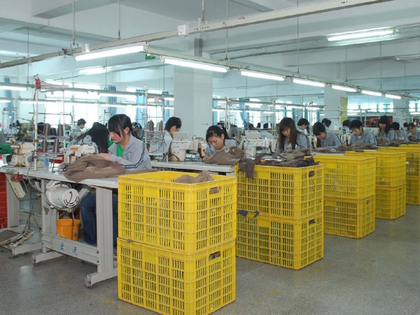 晉江某服裝公司定制衣服打包機案例 晉江某服裝公司定制衣服打包機案例